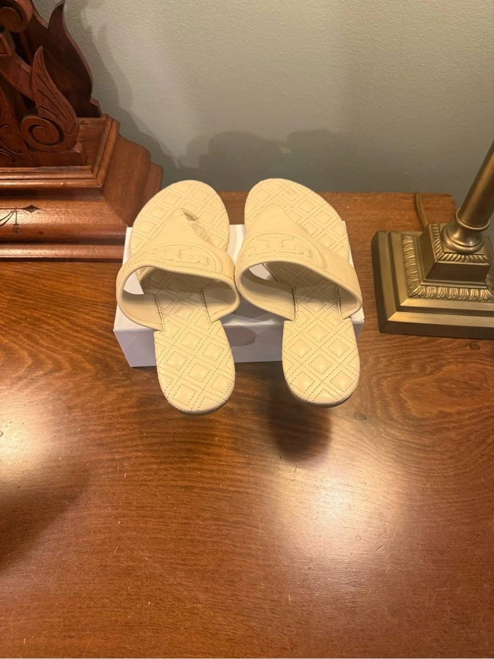 Tory Burch Fleming White Cream Quilted Leather Thong Sandals Logo Size 6